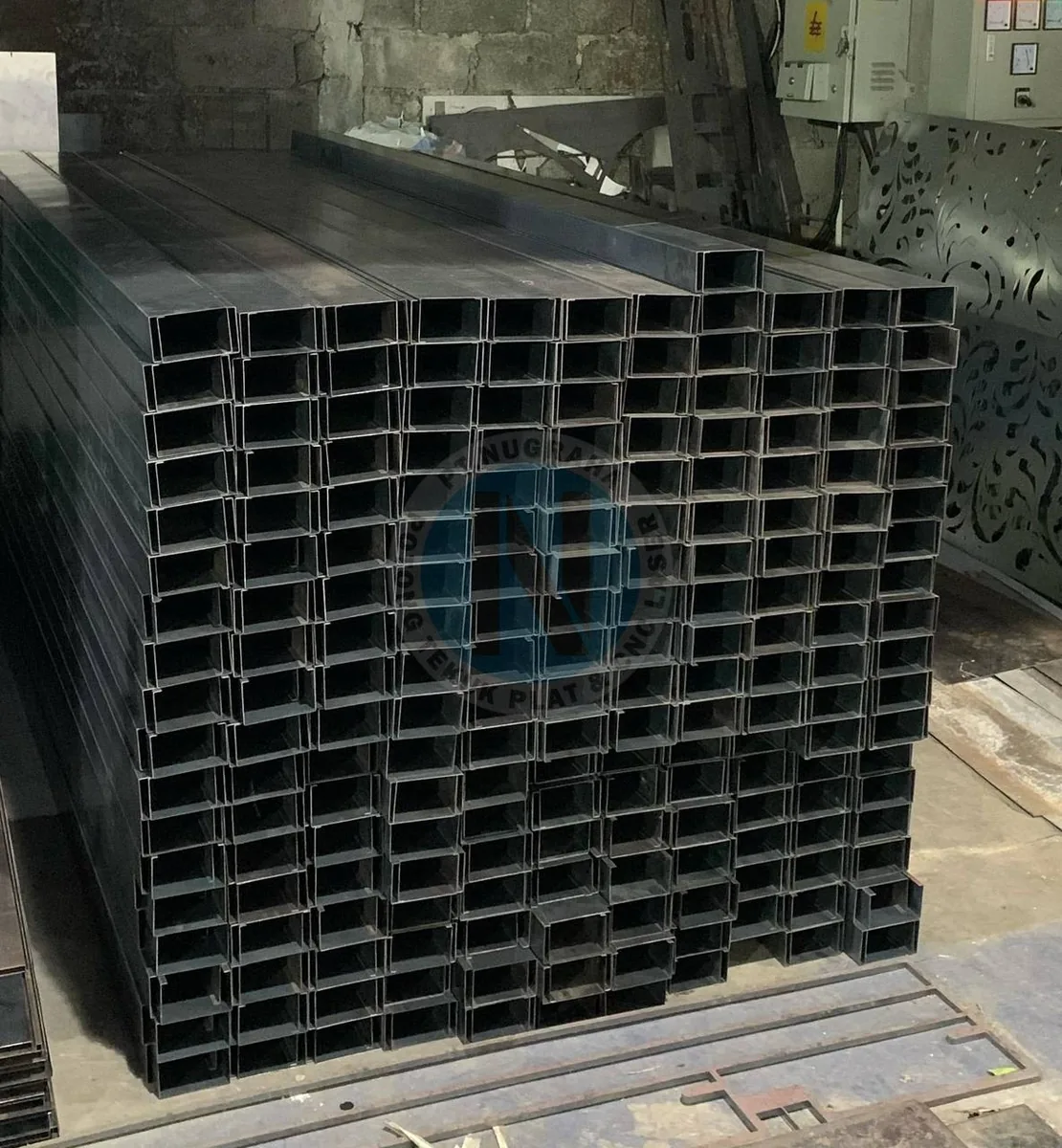 Hasil bending plat presisi untuk komponen industri manufaktur